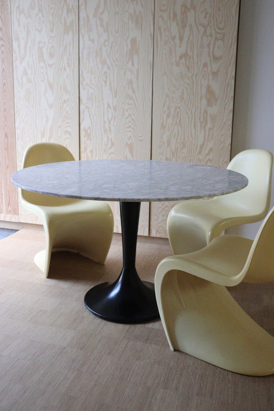 Image 1 of Tulpentisch aus Marmor