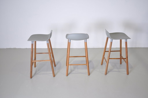 1x Normann Copenhagen Form Barhocker