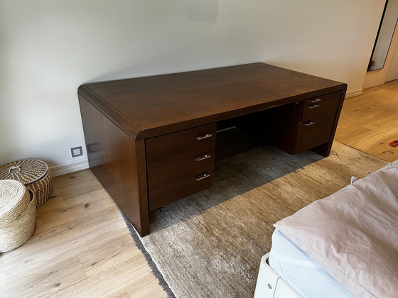 Image 1 of Großer Mid Century-Schreibtisch Nussbaum