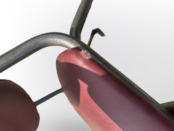 Image 1 of Schöne Original Gispen R5 Sessel aus den 1960er Jahren Graues Metallgestell , Und Bordeaux Rot Skai.