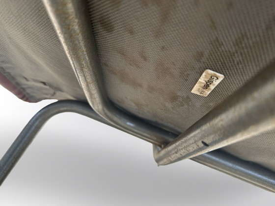Image 1 of Schöne Original Gispen R5 Sessel aus den 1960er Jahren Graues Metallgestell , Und Bordeaux Rot Skai.