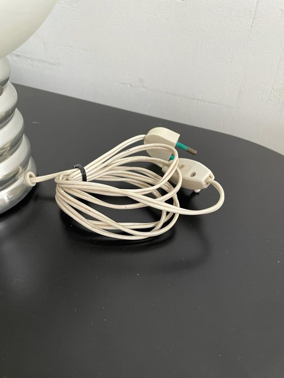 Image 1 of Opalfarbene Tischlampe