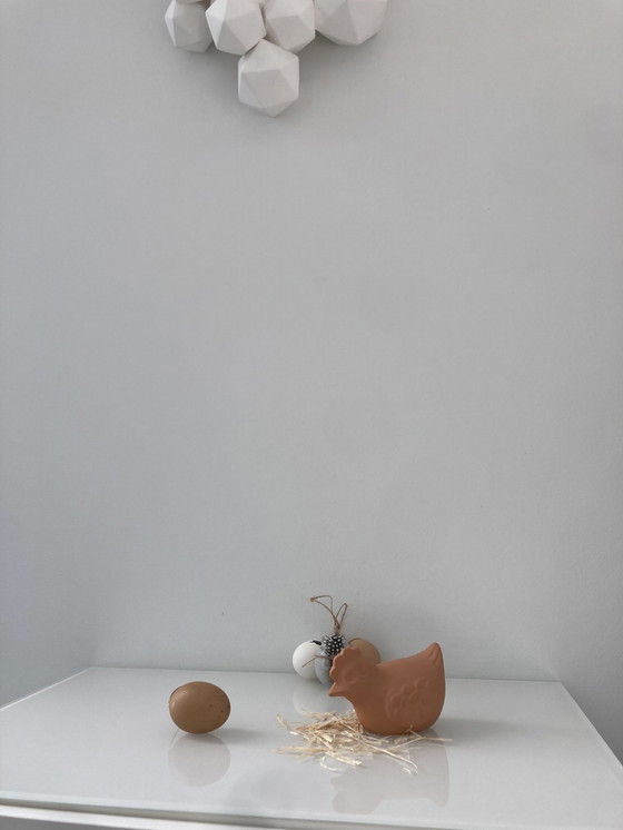 Image 1 of Festliches Oster-Terrakotta-Huhn