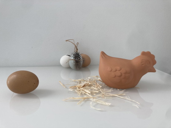 Image 1 of Festliches Oster-Terrakotta-Huhn