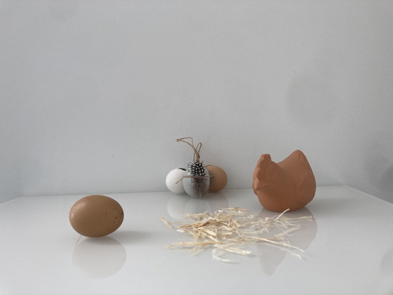 Image 1 of Festliches Oster-Terrakotta-Huhn