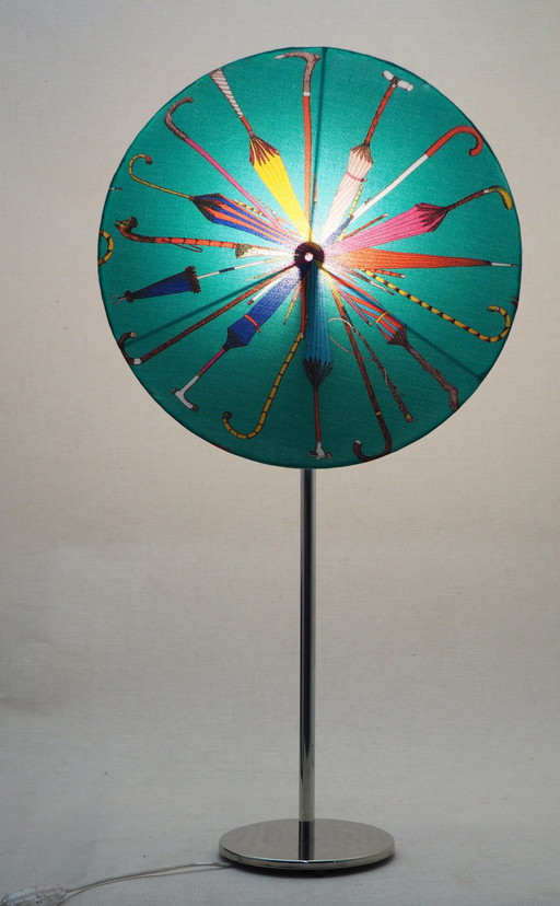 Fornasetti Stoff Stahl Tischlampe