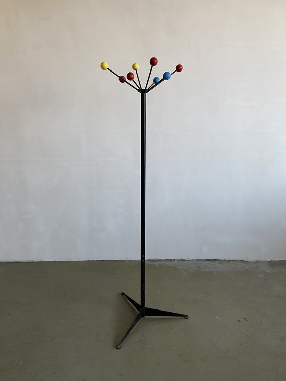 Image 1 of Kleiderständer aus schwarzem Metall mit farbigen Holzkugeln, Frankreich, 1950er Jahre