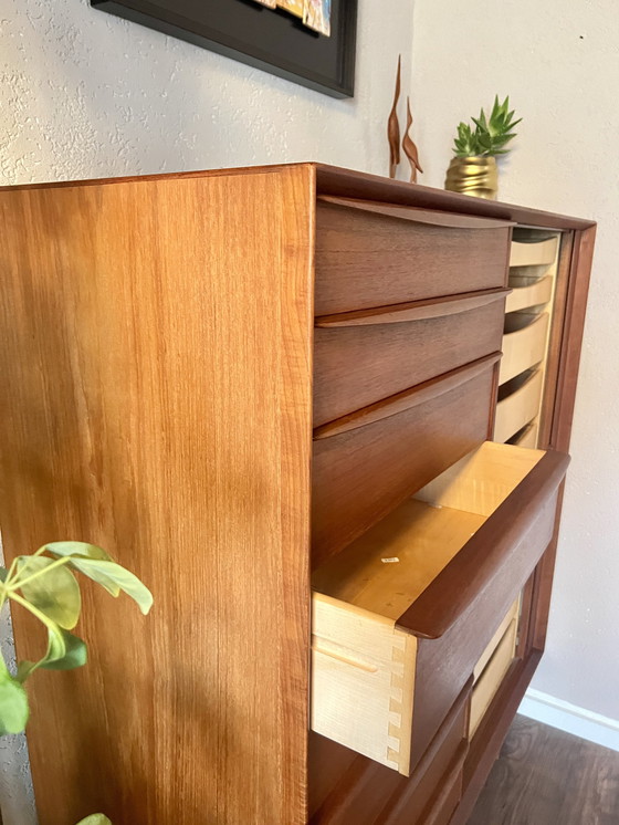 Image 1 of Svend Åge Madsen Für Falster. 1960er Jahre Scandinavian Modern Design - Herrentruhe/ Highboard.