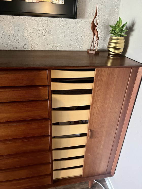 Image 1 of Svend Åge Madsen Für Falster. 1960er Jahre Scandinavian Modern Design - Herrentruhe/ Highboard.
