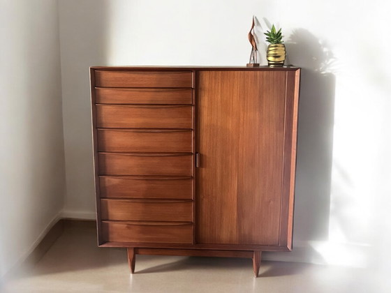 Image 1 of Svend Åge Madsen Für Falster. 1960er Jahre Scandinavian Modern Design - Herrentruhe/ Highboard.