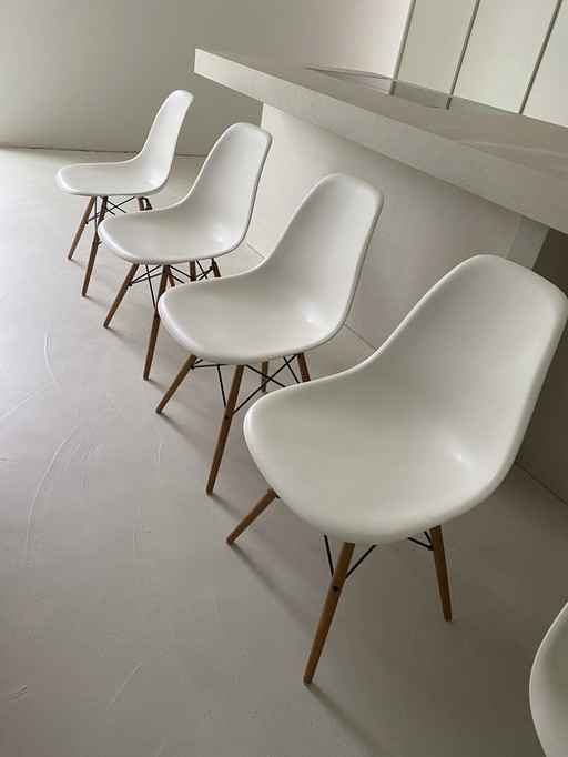 4 X Vitra Eams Dws Stühle