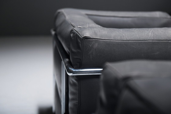 Image 1 of Satz (2) Lc 3 in grauem Leder von Le Corbusier, Jeanneret & Perriand für Cassina