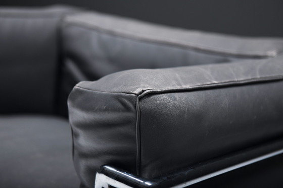 Image 1 of Satz (2) Lc 3 in grauem Leder von Le Corbusier, Jeanneret & Perriand für Cassina
