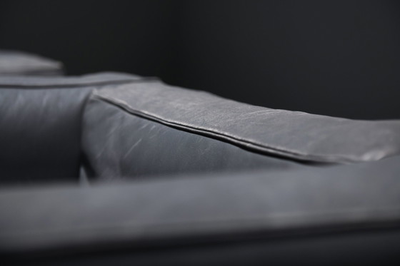 Image 1 of Satz (2) Lc 3 in grauem Leder von Le Corbusier, Jeanneret & Perriand für Cassina