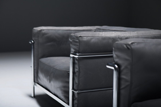 Image 1 of Satz (2) Lc 3 in grauem Leder von Le Corbusier, Jeanneret & Perriand für Cassina