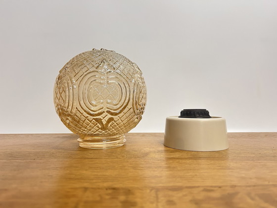 Image 1 of Vintage Bernstein Deckenlampe Ornate Muster mit Bakelit Halterung