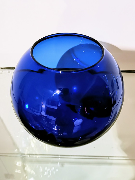 Image 1 of Andries Copier Kobaltblaue Kugelvase