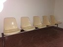 Klassische Wartebank mit 5 Sitzplätzen