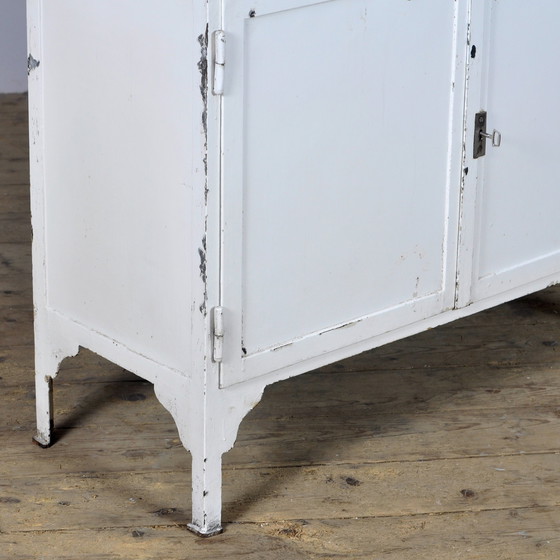 Image 1 of Medizinische Vitrine aus Eisen und Glas , 1930er Jahre