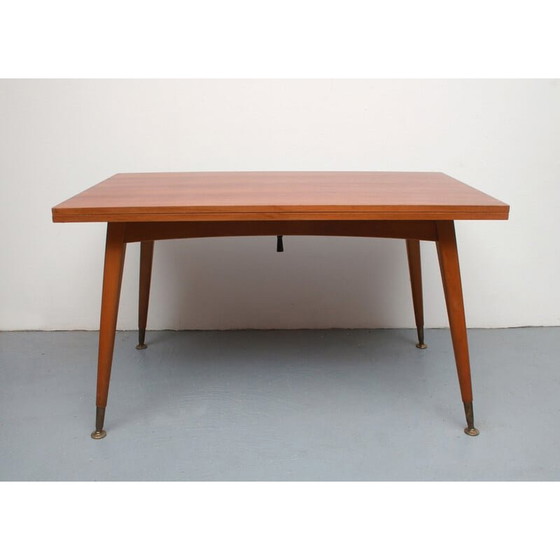 Image 1 of Klappbarer Couchtisch aus Nussbaumholz, 1960er Jahre