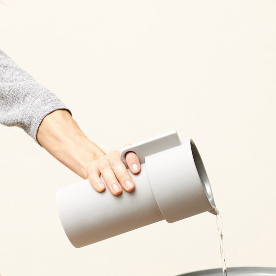 Image 1 of Alcoa Gießkanne 1L in Keramik von Form & Refine