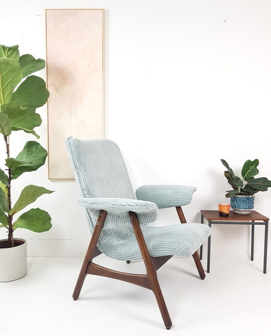 Image 1 of Vintage Sessel Neu Gepolstert Hellblau