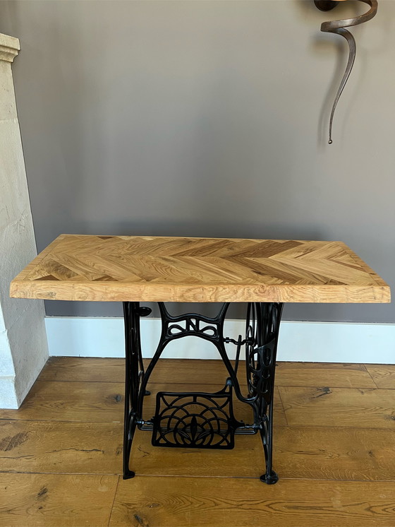 Image 1 of Constance-woo Design Beistelltisch Tretnähmaschine