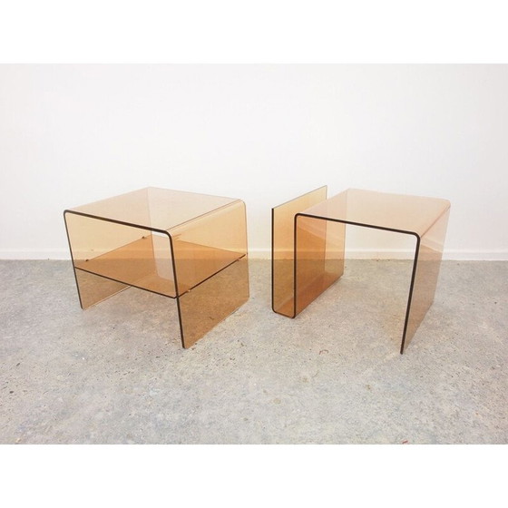 Image 1 of Ein Paar Beistelltische aus geräuchertem Plexiglas Michel