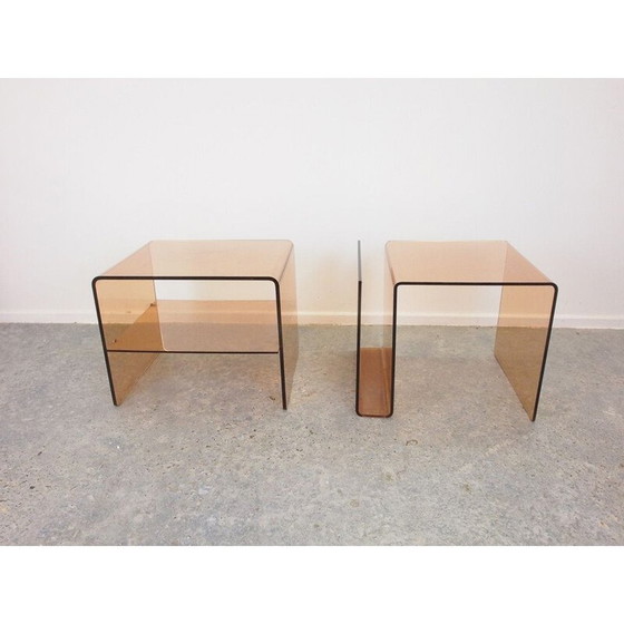 Image 1 of Ein Paar Beistelltische aus geräuchertem Plexiglas Michel