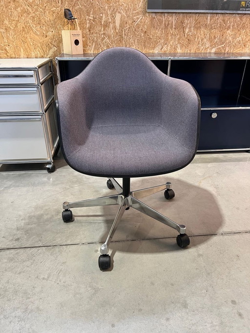 Vitra Eames Pacc Drehstuhl