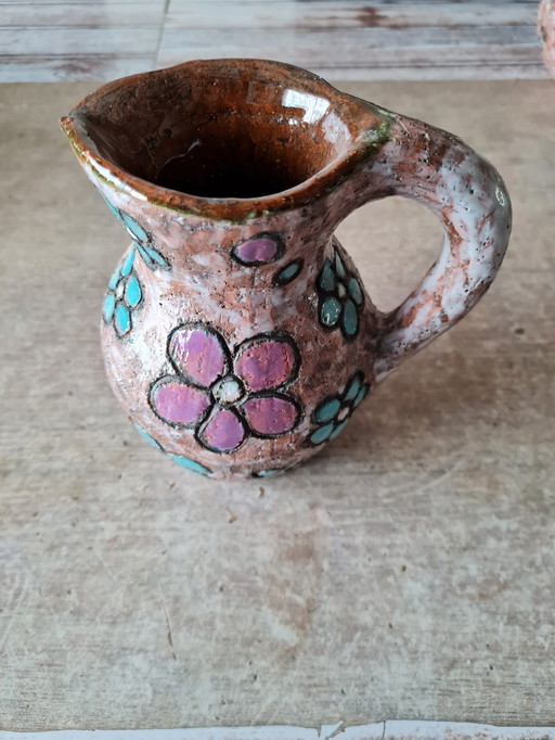 Handgemachter Krug Blumendekor