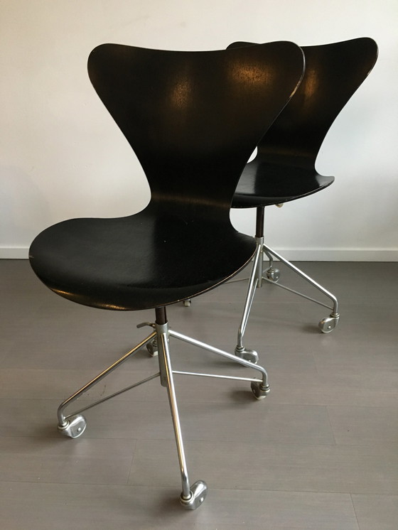 Image 1 of Arne Jacobsen 3117 Stühle aus den 1960er Jahren