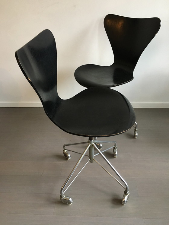 Image 1 of Arne Jacobsen 3117 Stühle aus den 1960er Jahren