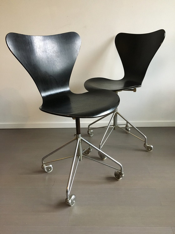 Image 1 of Arne Jacobsen 3117 Stühle aus den 1960er Jahren