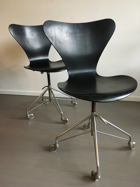 Image 1 of Arne Jacobsen 3117 Stühle aus den 1960er Jahren