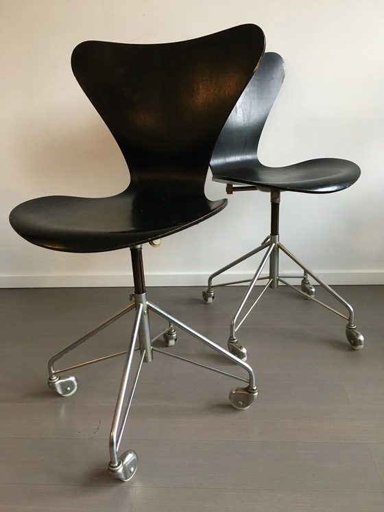 Image 1 of Arne Jacobsen 3117 Stühle aus den 1960er Jahren