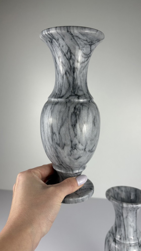 Image 1 of 2 X Vintage Grau Carrara Marmor verdreht Vasen Set