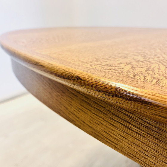 Image 1 of Ellipsenförmiger Esstisch