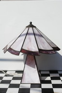 Rosa Tischlampe im Tiffany-Stil