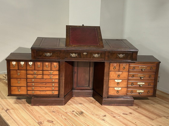 Image 1 of Einzigartiger englischer Vintage-Schreibtisch mit ausziehbaren Schubladen