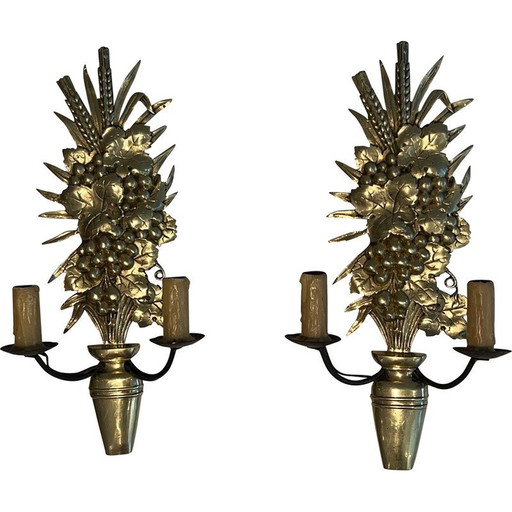 Paar alte Wandleuchten aus Bronze und Schmiedeeisen, die eine Obstschale darstellen, Frankreich 1970
