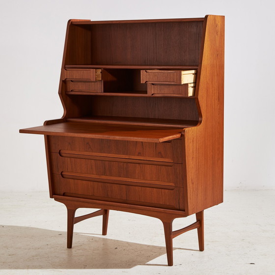 Image 1 of Mk10403 Restaurierter Teakholz-Büroschreibtisch