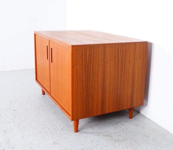 Image 1 of Dänisches Sideboard aus Teakholz oder Audiomöbel 1