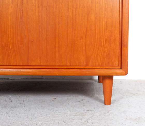 Image 1 of Dänisches Sideboard aus Teakholz oder Audiomöbel 1