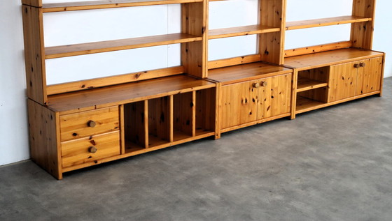 Image 1 of Vintage Kiefer Wandschrank