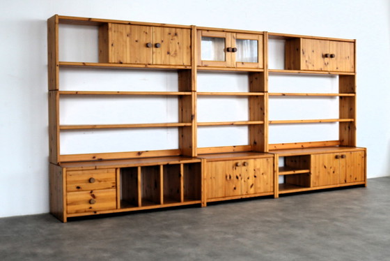 Image 1 of Vintage Kiefer Wandschrank