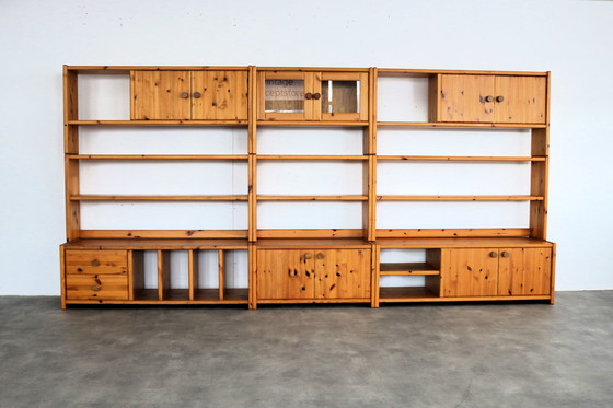Image 1 of Vintage Kiefer Wandschrank