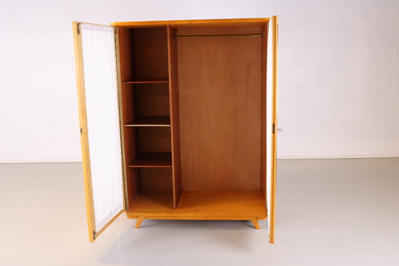 Image 1 of Kleiderschrank mit Vorhängen