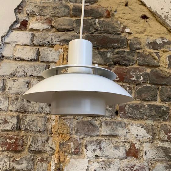 Image 1 of Kleine weiße Nordlux-Pendelleuchte mit mehreren Schirmen, Dänemark, 60er Jahre Design-80er Jahre