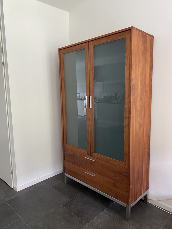 Image 1 of Moderner Buffetschrank massiv amerikanischer Nussbaum